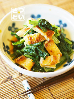 キツネ色に炙った油揚げと小松菜の煮物-レシピのメイン写真
