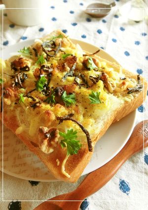 玉葱と胡桃の塩昆布カレートースト-レシピのメイン写真