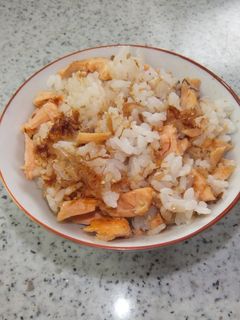 鮭とおかかとゴマで混ぜご飯-レシピのメイン写真