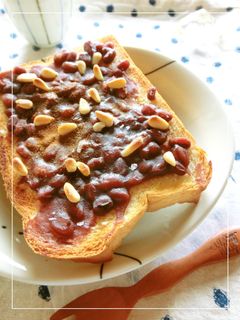 松の実を乗せた 塩あんトースト-レシピのメイン写真