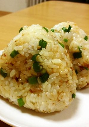 運動会のお弁当に♪ポン酢のおかかおにぎり-レシピのメイン写真