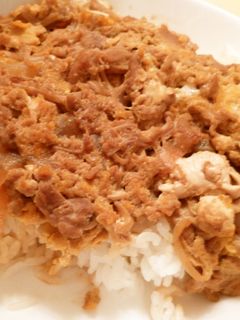 簡単☆ *とろとろ豚卵とじ丼*-レシピのメイン写真