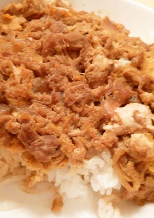 簡単☆ *とろとろ豚卵とじ丼*-レシピのメイン写真