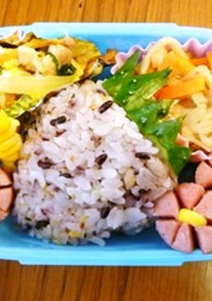雑穀米でなんちゃって？！いちご弁当-レシピのメイン写真