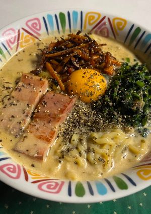 とんこつに見せかけてじつはカルボナーラ麺-レシピのメイン写真