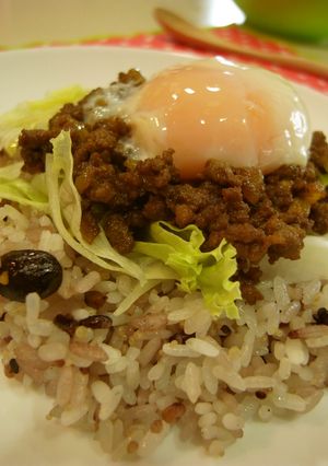 雑穀ごはんで☆カレーそぼろのピリ辛丼-レシピのメイン写真