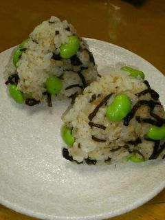 えだまめとこんぶでおにぎり◎-レシピのメイン写真