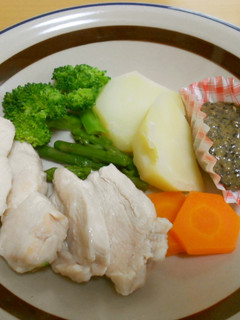 鶏胸肉と温野菜のゴマ味噌だれ添え-レシピのメイン写真