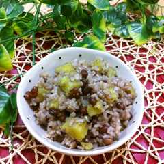 รูปของ 十六雑穀米deさつまいもと小豆ご飯