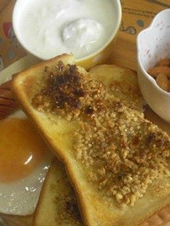 「ナッツ胡麻メイプルバタートースト」-レシピのメイン写真