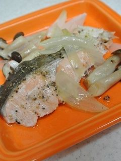 ルクエで鮭のバター蒸し-レシピのメイン写真