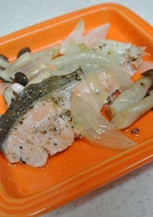 ルクエで鮭のバター蒸し-レシピのメイン写真