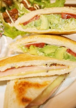 カフェ風・アボガドのホットサンドイッチ-レシピのメイン写真