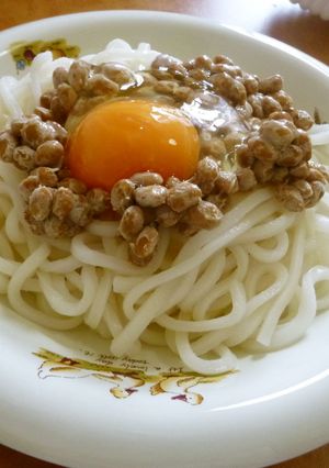 茨城家庭料理:卵かけ納豆うどん→略TKU-レシピのメイン写真