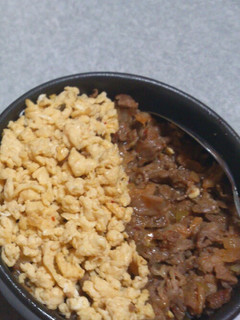 牛キムチの二色丼-レシピのメイン写真