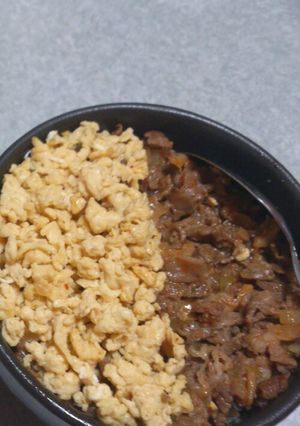 牛キムチの二色丼-レシピのメイン写真