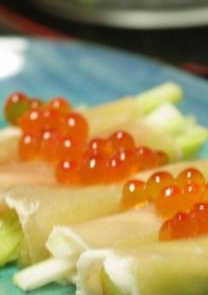 おつまみに～セロリ生ハム巻きいくら乗せ-レシピのメイン写真