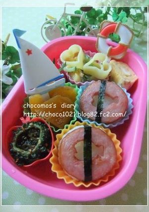型抜きdeお魚ハムステーキデコおにぎり♪-レシピのメイン写真