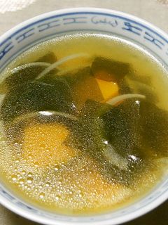 南瓜、玉葱、わかめの中華スープ-レシピのメイン写真