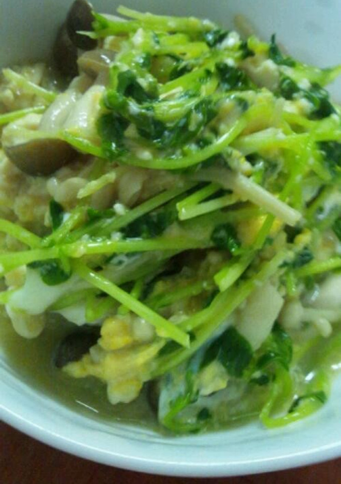 秋☆たっぷりきのこと豆苗のふわふわ卵とじ-レシピのメイン写真