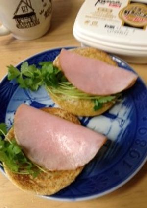 大人の香り♪姫みつばとハムのトースト-レシピのメイン写真