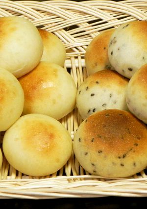 まん丸ミニパン◎プルーン入りとゴマチーズ-レシピのメイン写真