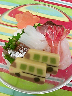トミカ(かまぼこ)&お刺身丼-レシピのメイン写真