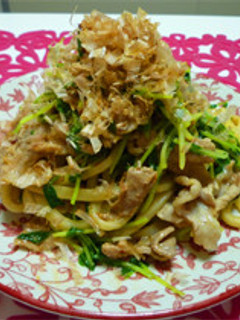 再収穫の豆苗は焼きうどんで。-レシピのメイン写真