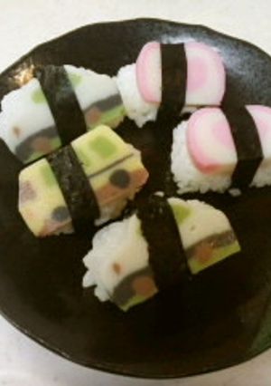 キャラクターかまぼこの一口おにぎり-レシピのメイン写真