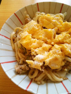 半熟たまごのせ♪ふっくら味しみ焼きうどん-レシピのメイン写真