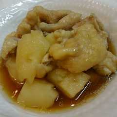 A picture of 鶏皮とじゃがいも煮.