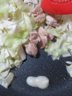 鶏ももとキャベツの塩麹炒め。-レシピのメイン写真