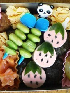 ピンクのいちごさん☆かわいいお弁当に☆-レシピのメイン写真