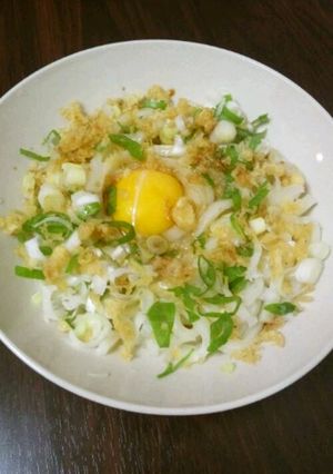 ズボラ飯♪葱・たぬき釜玉うどん-レシピのメイン写真