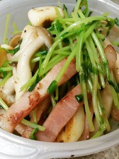 豆苗とベーコンの炒めもの☆ニンニク一杯-レシピのメイン写真