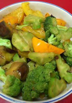 緑黄色野菜のガーリックピリ辛炒め-レシピのメイン写真