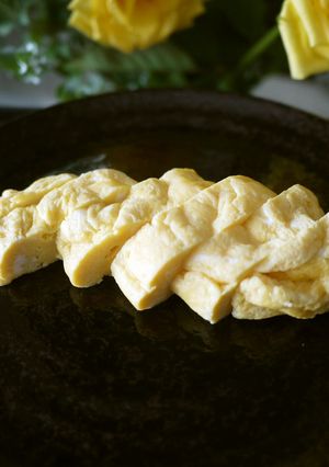お弁当に♪レンジ1分でふんわり！卵焼き　-レシピのメイン写真