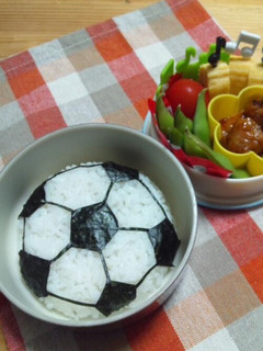 キャラ弁*簡単サッカーボール弁当*-レシピのメイン写真