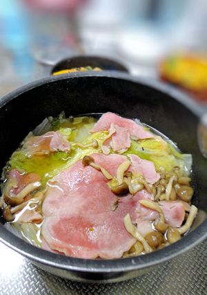白菜としめじとベーコンのシンプルスープ-レシピのメイン写真