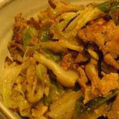 รูปของ キャベツと豚肉と卵の塩昆布炒め