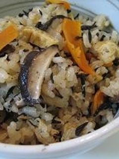 ひじきの炊き込みご飯-レシピのメイン写真
