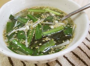 ニラ＆わかめ＆えのき茸のすぐ出来るスープ-レシピのメイン写真
