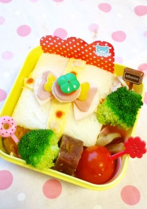 誕生日に♪プレゼントサンド(キャラ弁)-レシピのメイン写真