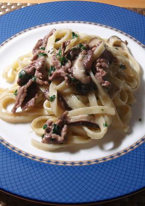 簡単3分牛肉とブリーチーズの濃厚生パスタ-レシピのメイン写真