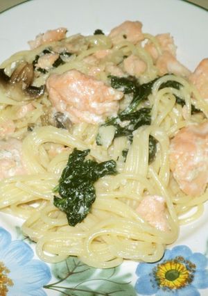 鮭とほうれん草入りクリームパスタ-レシピのメイン写真