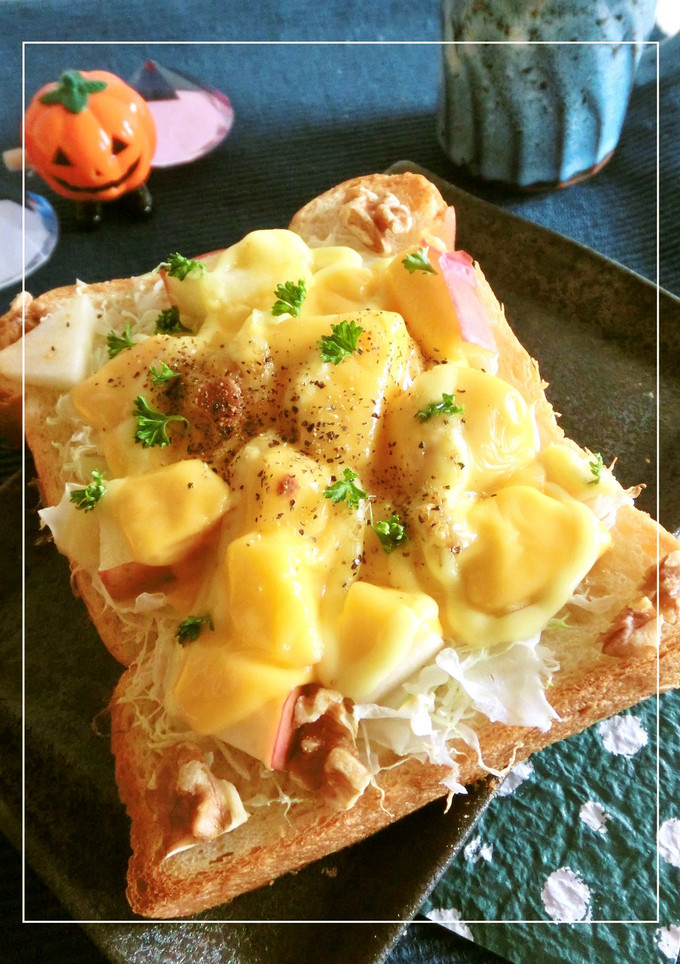 せん切りキャベツとりんごと胡桃のトースト-レシピのメイン写真