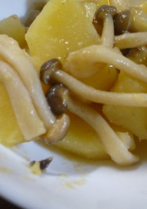 ジャガイモとシメジの美味なコンソメ煮-レシピのメイン写真