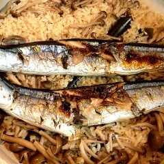 รูปของ 土鍋 ＤＥ 秋刀魚ご飯