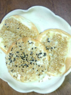 ごま塩せんべいとごまチーズせんべい-レシピのメイン写真