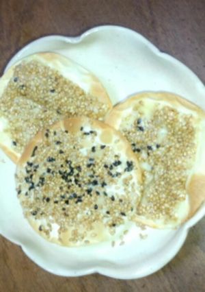 ごま塩せんべいとごまチーズせんべい-レシピのメイン写真